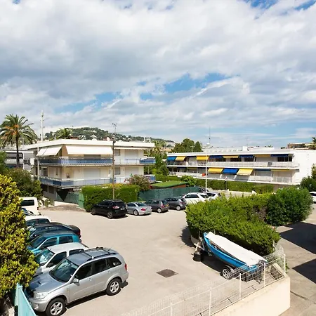 Beautiful With Terrace Palm Beach Apartmán